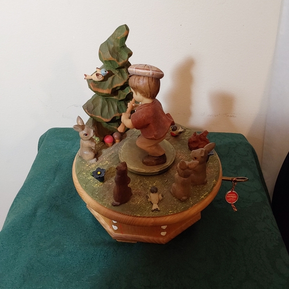 Vintage Anri Thoren Music Box Plays Look To The Rainbow. - Picture 2 of 10